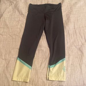 Varsity UCA Size Small Cropped Grey Athletic Leggings with Teal and Yellow